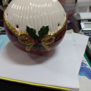 Fitz and Floyd 1989 Old World Ceramic Pomander Bal